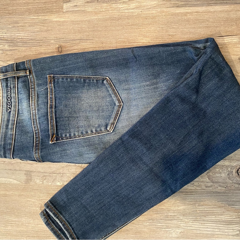 Vigoss distressed jeans size 31 x 29 Mid rise straight leg jeans